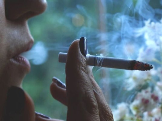 Cercetătorii au descoperit de ce fumătorii iau rapid în greutate atunci când se lasă de fumat