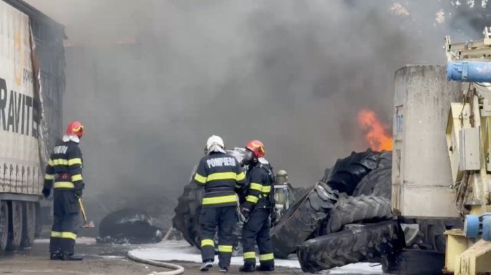 Incendiu puternic într-o parcare plină cu TIR-uri, la Timişoara