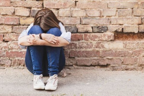O minoră de 13 ani din Caracal a fost abuzată și șantajată de un individ de 50 de ani