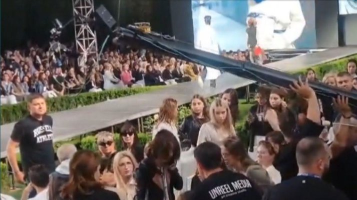 O macara s-a prăbușit peste invitați la o prezentare de modă, în Iași