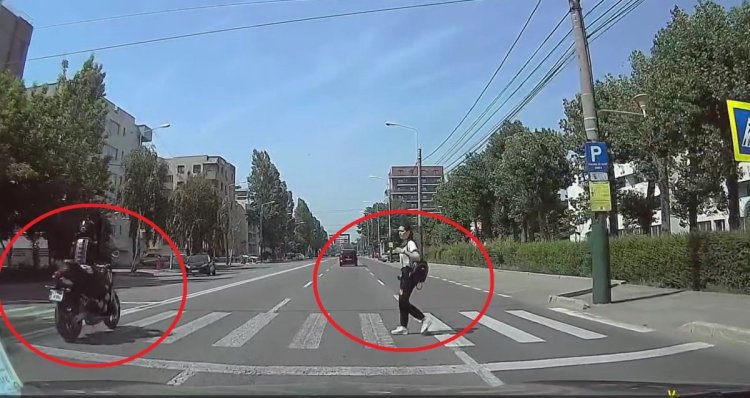 Un motociclist a fost la un pas să lovească un pieton pe trecere, în Mamaia. Video