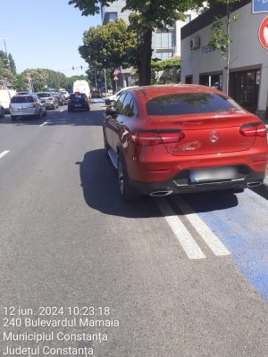 Acțiune a Poliției Locale împotriva mașinilor staționate pe pistele de biciclete