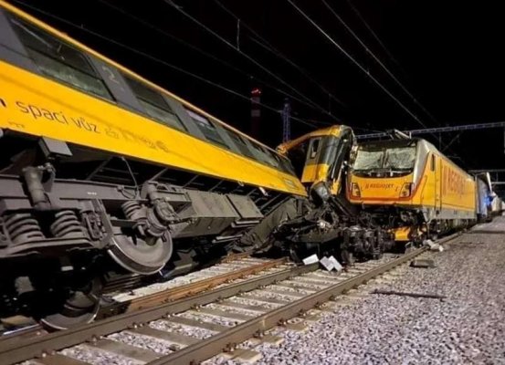 Patru morţi şi zeci de răniţi în urma unei coliziuni feroviare în Cehia