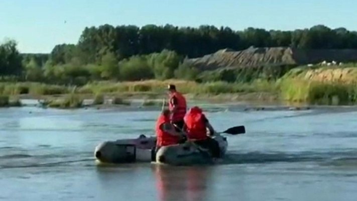 Un bărbat este căutat după ce s-a aruncat în râul Siret ca să se răcorească și nu a mai ieșit la suprafață