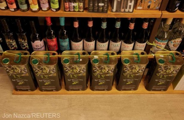 Spania elimină taxa pe vânzări la uleiul de măsline, după ce preţul a crescut cu 272%