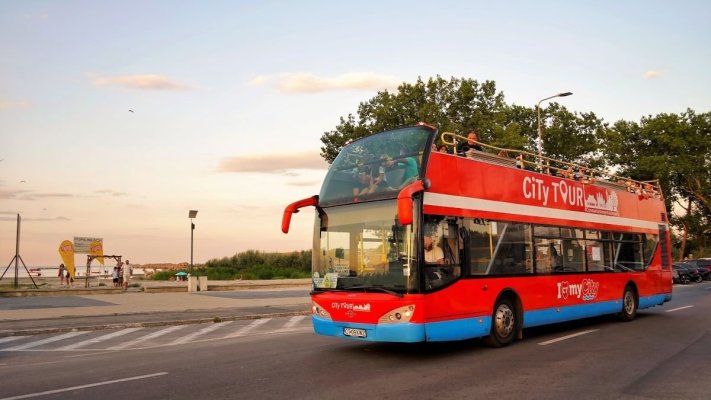 Autobuzele etajate de pe linia City Tour revin pe traseu 