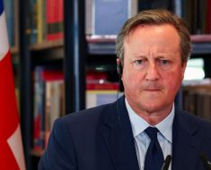 Prim-ministrul britanic, David Cameron, a fost păcălit de o persoană care s-a dat drept Petro Poroşenko