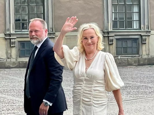 Membrii legendarei formații ABBA s-au reunit pentru a primi una dintre cele mai înalte distincţii suedeze