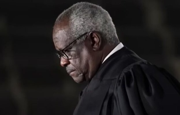 SUA: Un judecător de la Curtea Supremă recunoaşte sejururi plătite de un miliardar