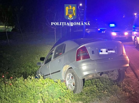 Un șofer beat a intrat cu mașina în șanț, după care a fugit de la fața locului