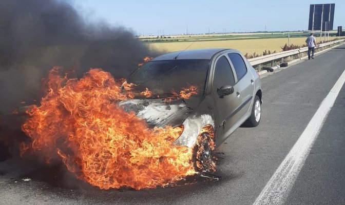 Autoturism în flăcări, pe A4