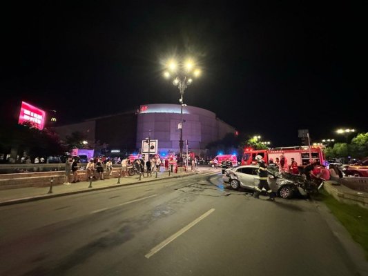 Accident grav la Piața Unirii din București, noaptea trecută. 12 persoane au ajuns la spital