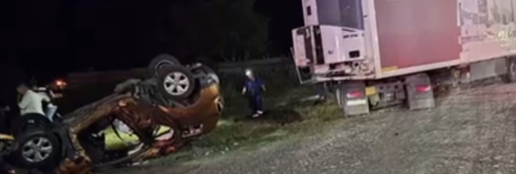 Accident grav cu un mort și 4 răniți între un TIR și un autoturism, în județul Prahova