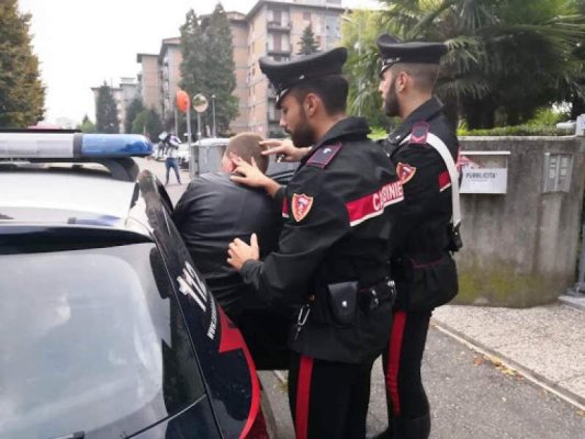 Italian bătut cu sălbăticie de 3 adolescenți români 