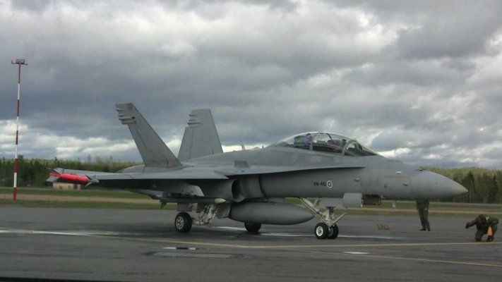 Șapte aeronave F-18 Hornet finlandeze au aterizat la Mihail Kogălniceanu