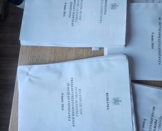 Nereguli în campusul Henri Coandă: Mai multe buletine pentru funcția de primar, înmânate de membrii unei secții de votare