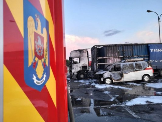 Incendiu puternic în vama Giurgiu-Ruse: o autoutilitară şi un autotren 'au ars violent'
