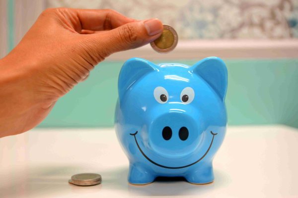 Secrete financiare: cum să economisești și să cheltui în același timp