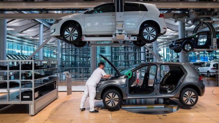 Cel mai mare sindicat din Germania va cere o creştere de 7% a salariilor pentru angajaţii Volkswagen