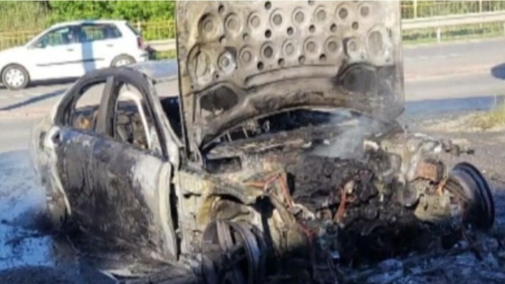 O mașină a luat foc în mers, în Cluj-Napoca