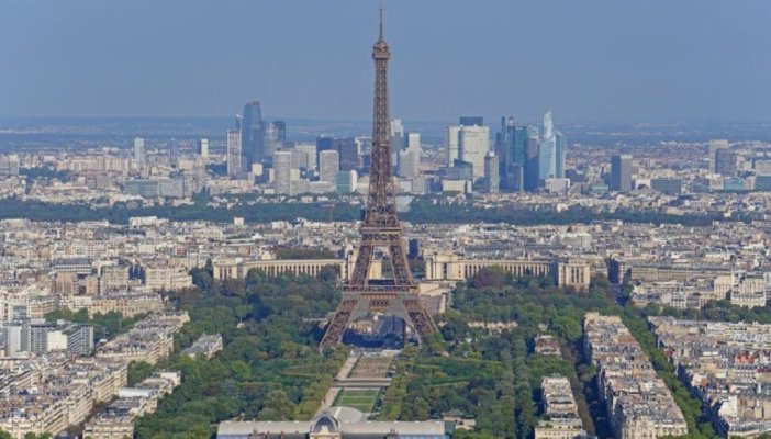 S&P retrogradează Franţa în urma nivelului ridicat al deficitului şi al datoriei