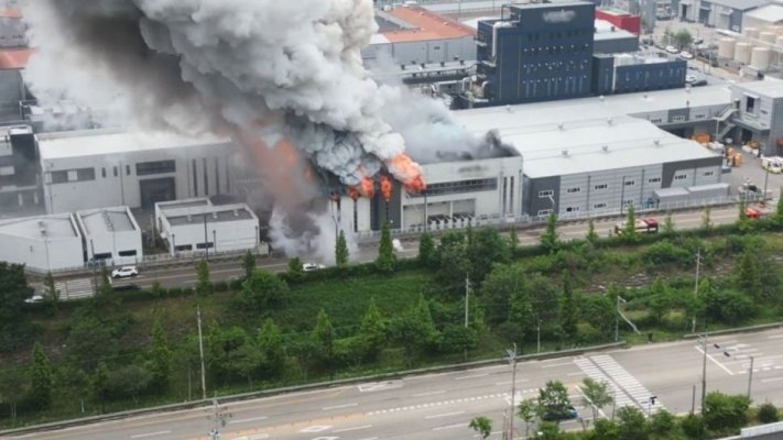 Incendiu devastator la o fabrică de baterii de litiu, în Coreea de Sud