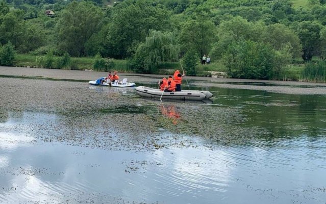 Deși avea mâna în ghips, a sărit în apă și și-a salvat prietenul de la înec