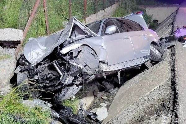 Un autoturism a părăsit partea carosabilă: 3 victime rănite