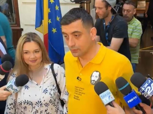 George Simion a venit îmbrăcat cu un tricou în culoarea partidului la vot 