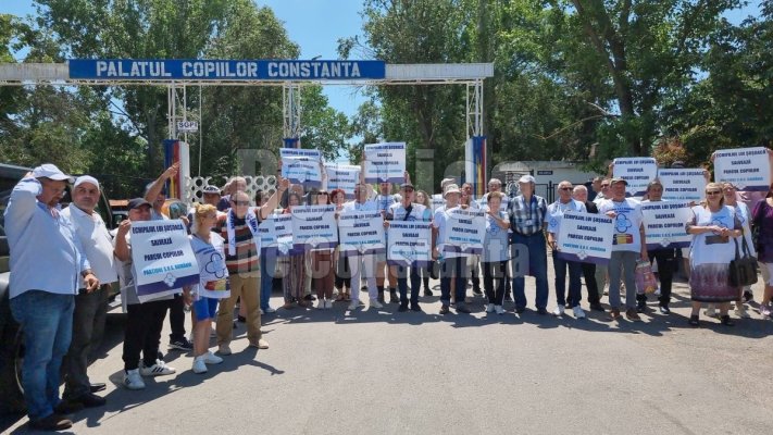 Partidul SOS, protest în fața Palatului Copiilor din Constanța 