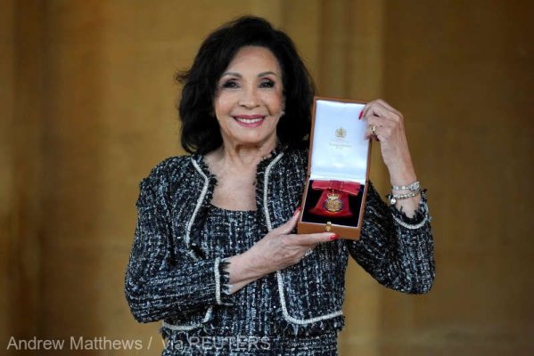 Cântăreaţa Shirley Bassey a primit titlul de Companion of Honour din partea regelui Charles