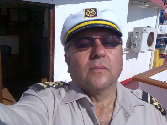 Flagrant în Portul Agigea! Un comandant de navă, prins cu țigări de contrabandă
