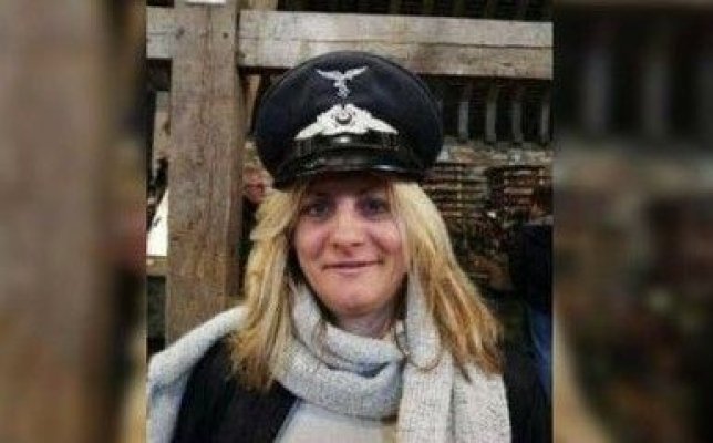 O candidată a extremei drepte din Franța se retrage, după apariţia unei fotografii în care ea poartă o caschetă nazistă