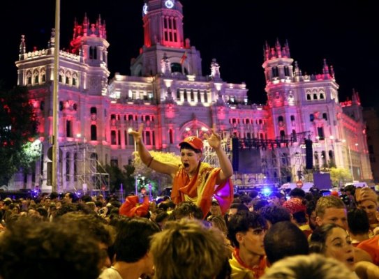 Mii de spanioli au sărbătorit pe străzi victoria la Campionatul European de Fotbal 2024