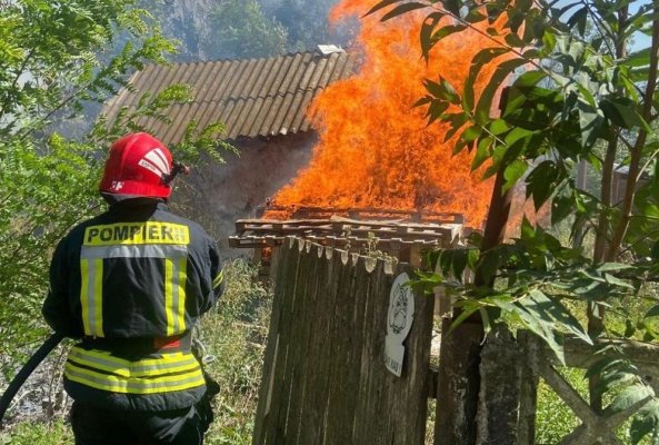 O baracă arde în Cernavodă. Un vârstnic, victima incendiului