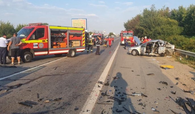 Carambol între 5 mașini, pe Autostrada Soarelui: 18 persoane au fost implicate în accident