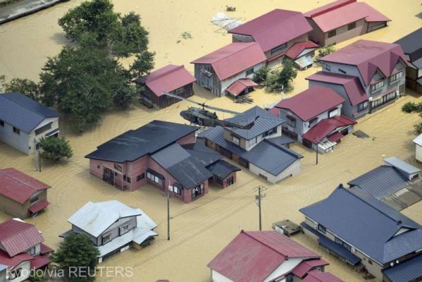 Ploi în Japonia: Cel puţin 2 morţi şi 4.000 de persoane evacuate