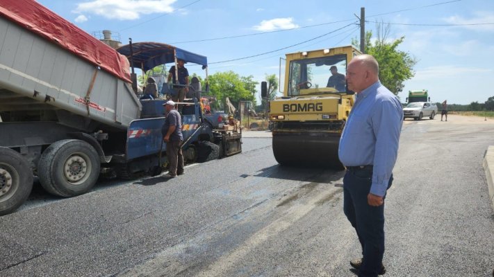 Continuă lucrările de reabilitare a străzilor din comuna Agigea