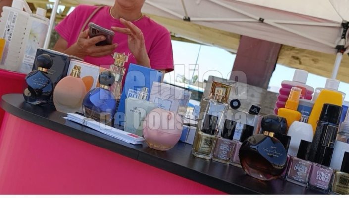 Ce vinde Avon pe străzile din Constanța, pe cod roșu de canicula: creme, rujuri  și parfumuri! Video