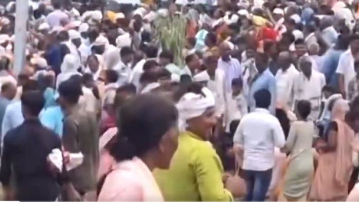 Peste 80 de oameni au murit în urma unei busculade la o adunare religioasă hindusă în India