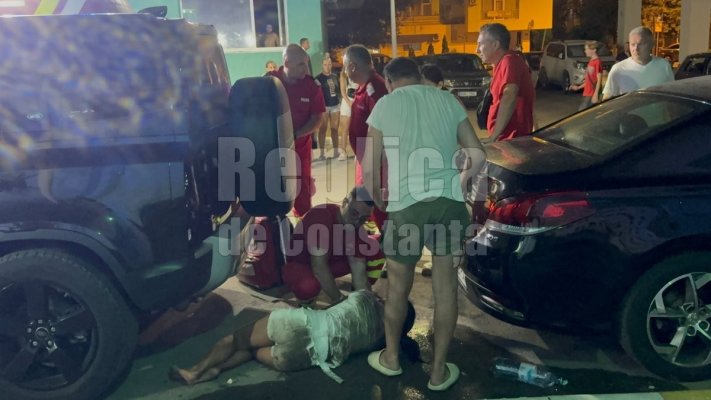 Scene de groază în zona cluburilor din Mamaia! O tânără drogată, aproape de moarte, după ce și-a înghițit limba. Video