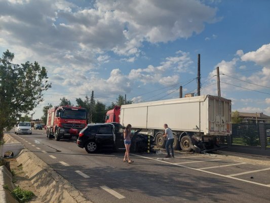 Accident în Dorobanțu între un autoturism și un TIR. Video
