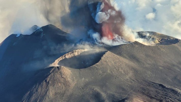 Atenționare de călătorie pentru Sicilia: Zboruri suspendate, ca urmare a erupției vulcanului Etna