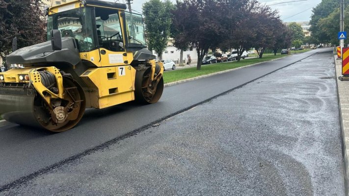 Se finalizează lucrările de asfaltare pe străzile din centrul Mangaliei