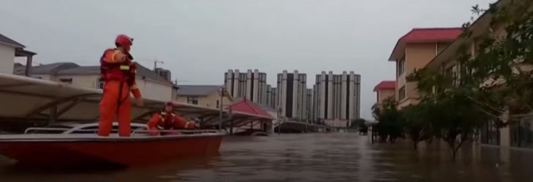 Cel puțin 20 de morți și zeci de dispăruți din cauza ploilor torențiale în China. Video