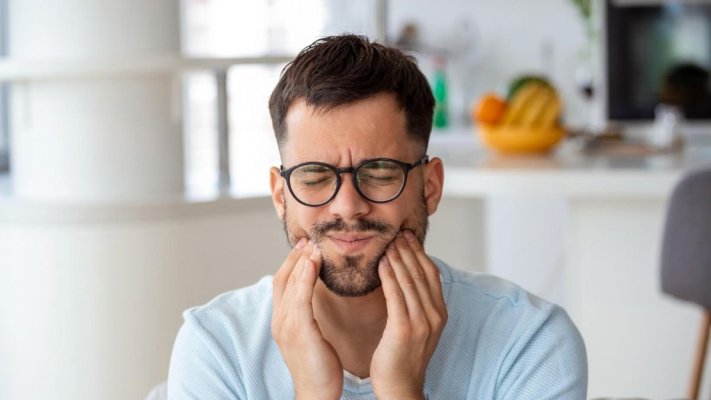 Măseaua de minte. Ce este și cum poate afecta sănătatea dinților tăi?