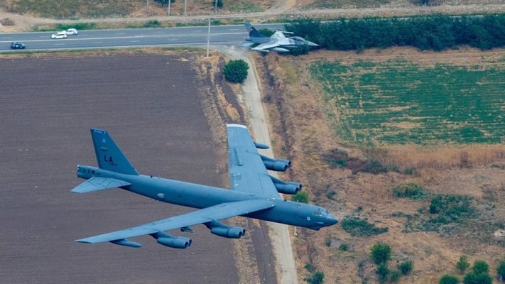 Bombardiere americane trimise în România, interceptate de Rusia
