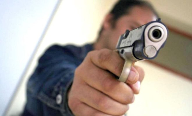 Medicul de la Spitalul Fundeni care a ameninţat o persoană cu pistolul în trafic, urmărit penal