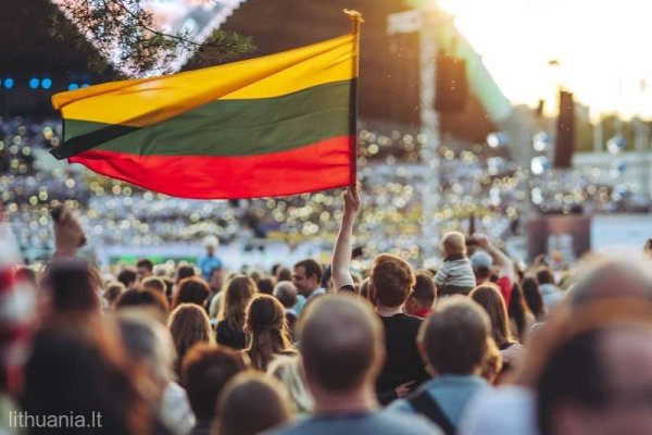 Imnul Lituaniei, cântat simultan în locuri din întreaga lume, într-o demonstraţie anuală de unitate