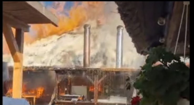 Incendiu la bucătăria unui restaurant din Gura Portiței. Video